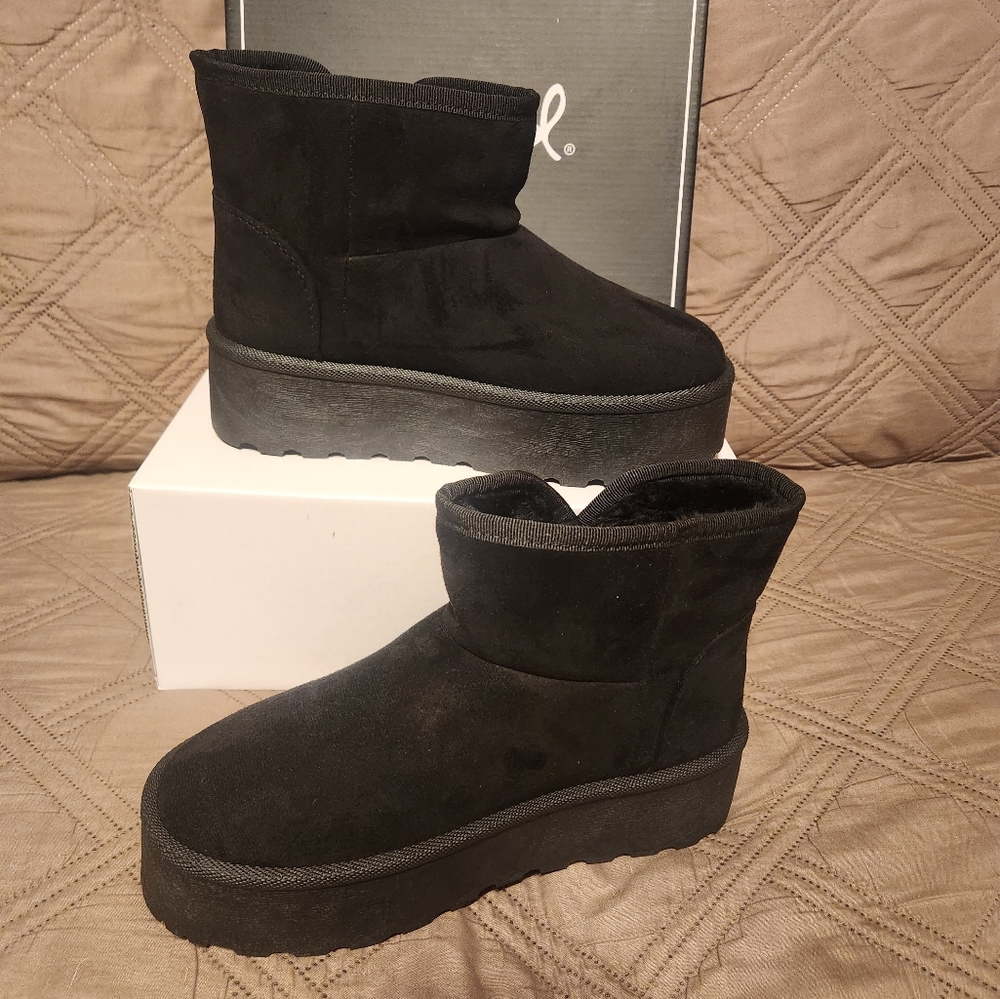 winter boots New 💓size ,7,8,💢